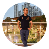Hassan Shavaiz, người dùng ứng dụng Topremit chuyển tiền quốc tế.